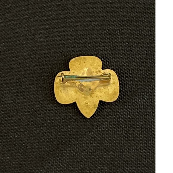 Vintage Girl Scouts GS Trefoil Brass Pin Eagle Shield Emblem Junior Badge - Picture 2 of 3